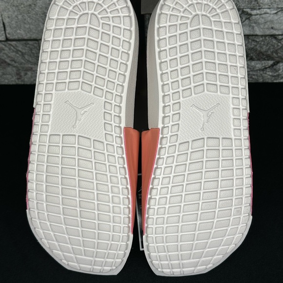 Jordan Nola Slides - NEW - WMNS11 - Picture 6 of 11